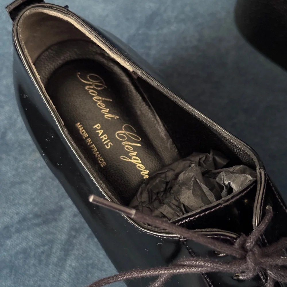 Robert Clergerie Black Patent gloss Leather lace-ups. platform. Size 38D‎
